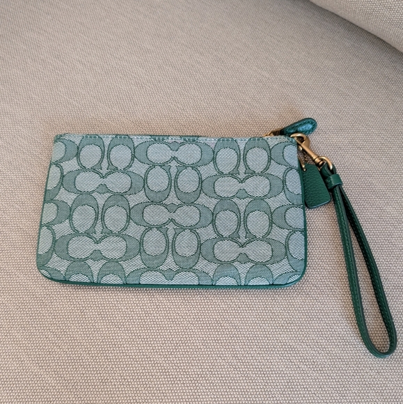 Coach Small wristlet in signature jacquard - Picture 4 of 6
